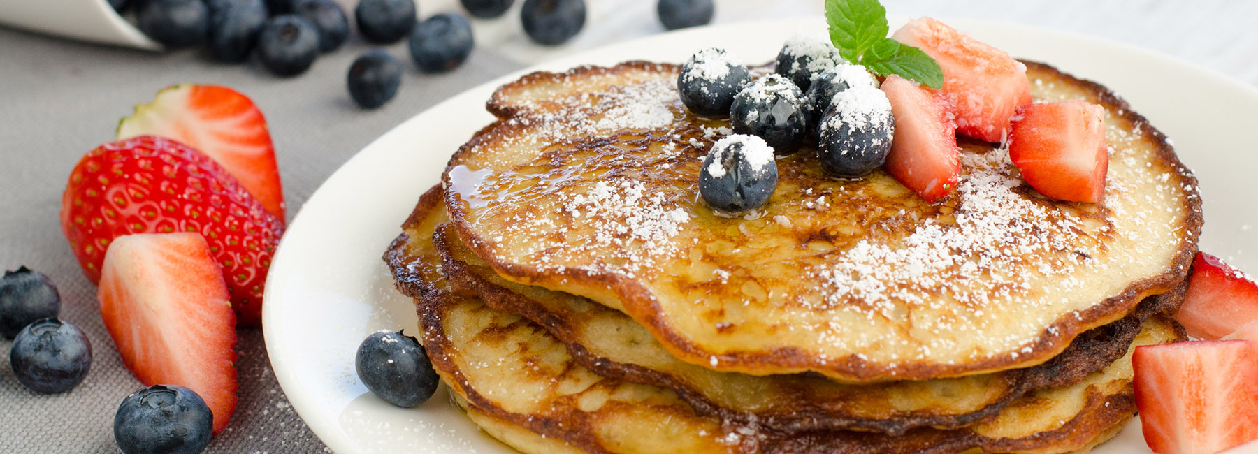 pancakes with blueberries and strawberries